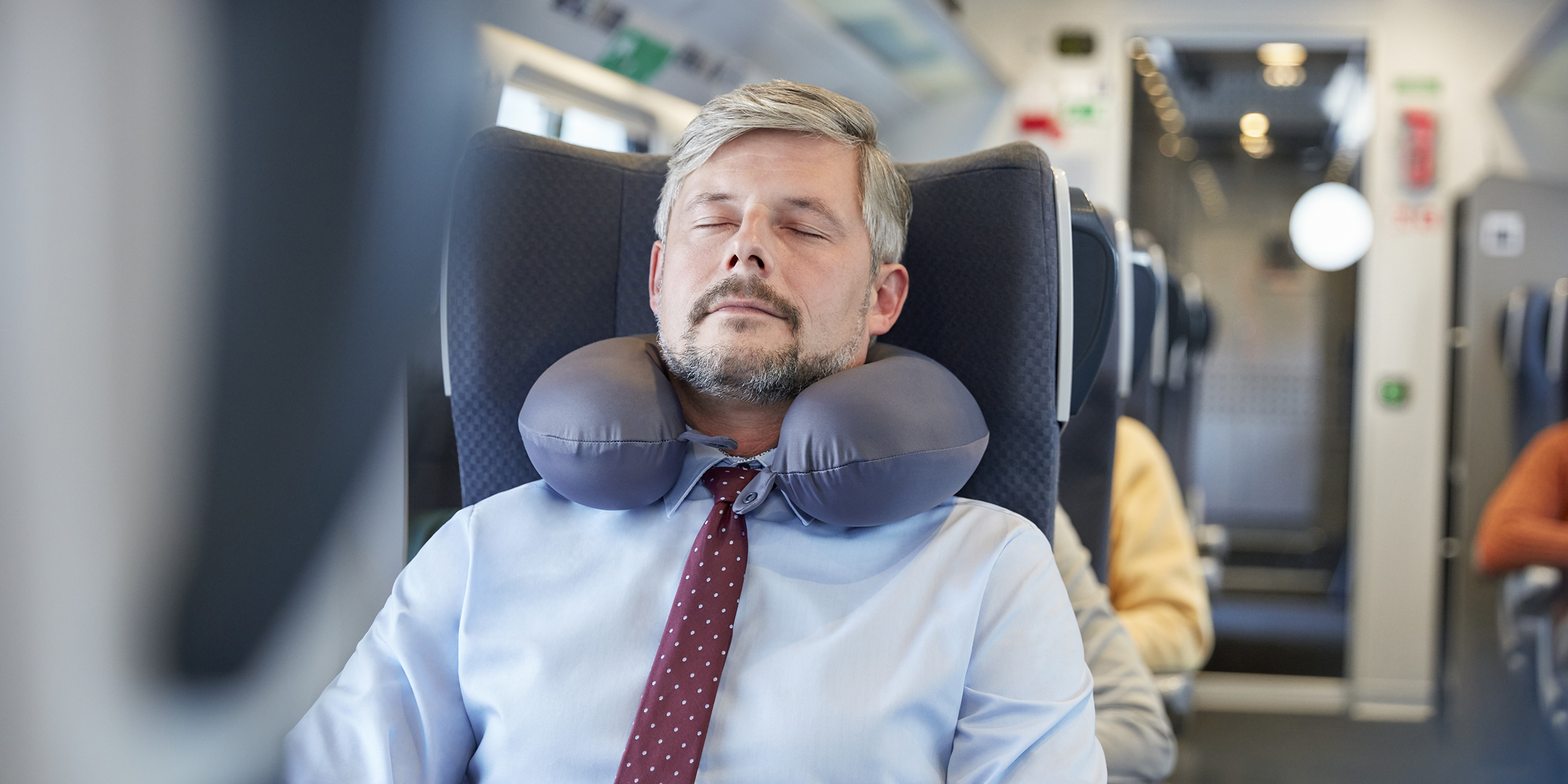 6 Best Travel Neck Pillow For Long Flights